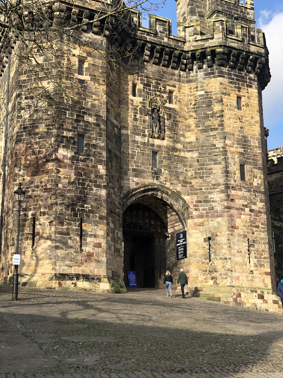 lancaster-castle-4882106_1280