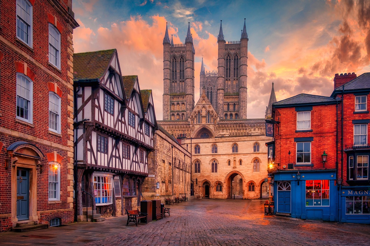 lincoln-market-square-and-cathedral-8844590_1280