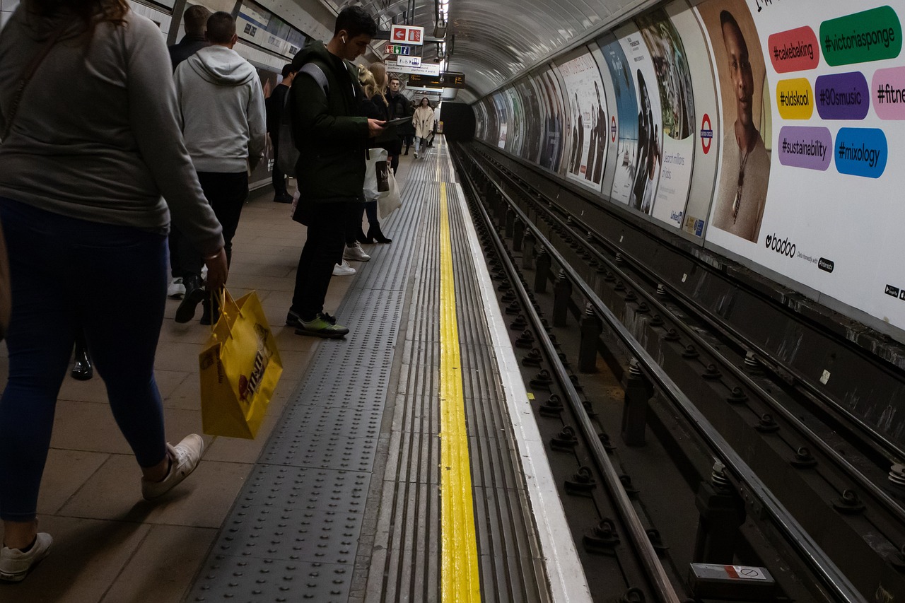 oxford-circus-street-tube-4809357_1280